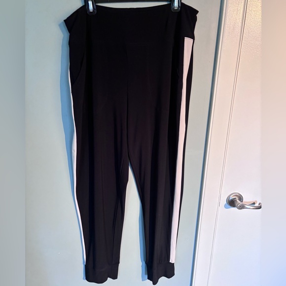 Joseph Ribkoff athletic pant - Picture 1 of 5